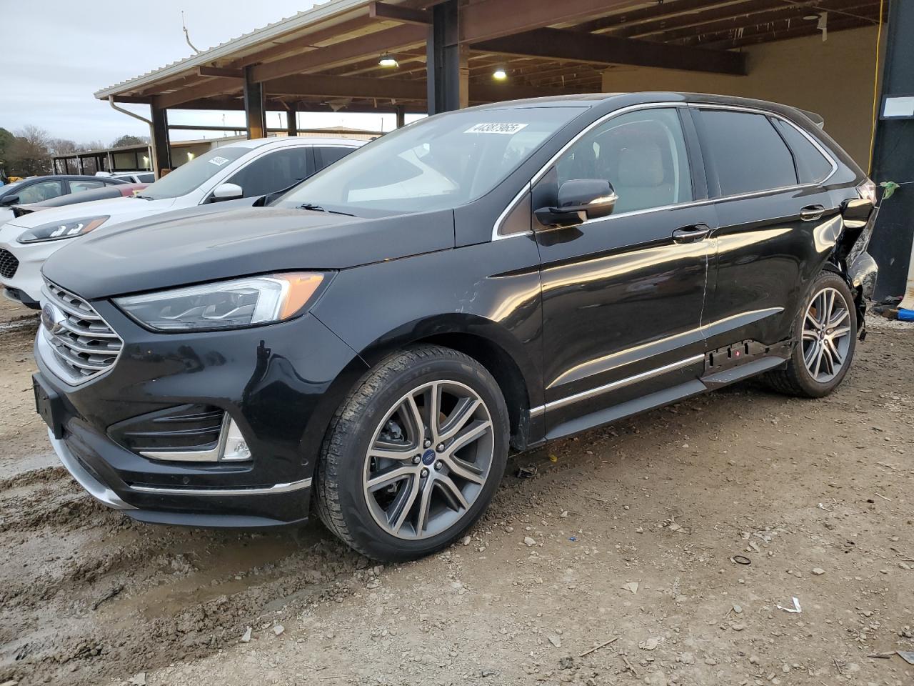 2019 Ford Edge - Image 1