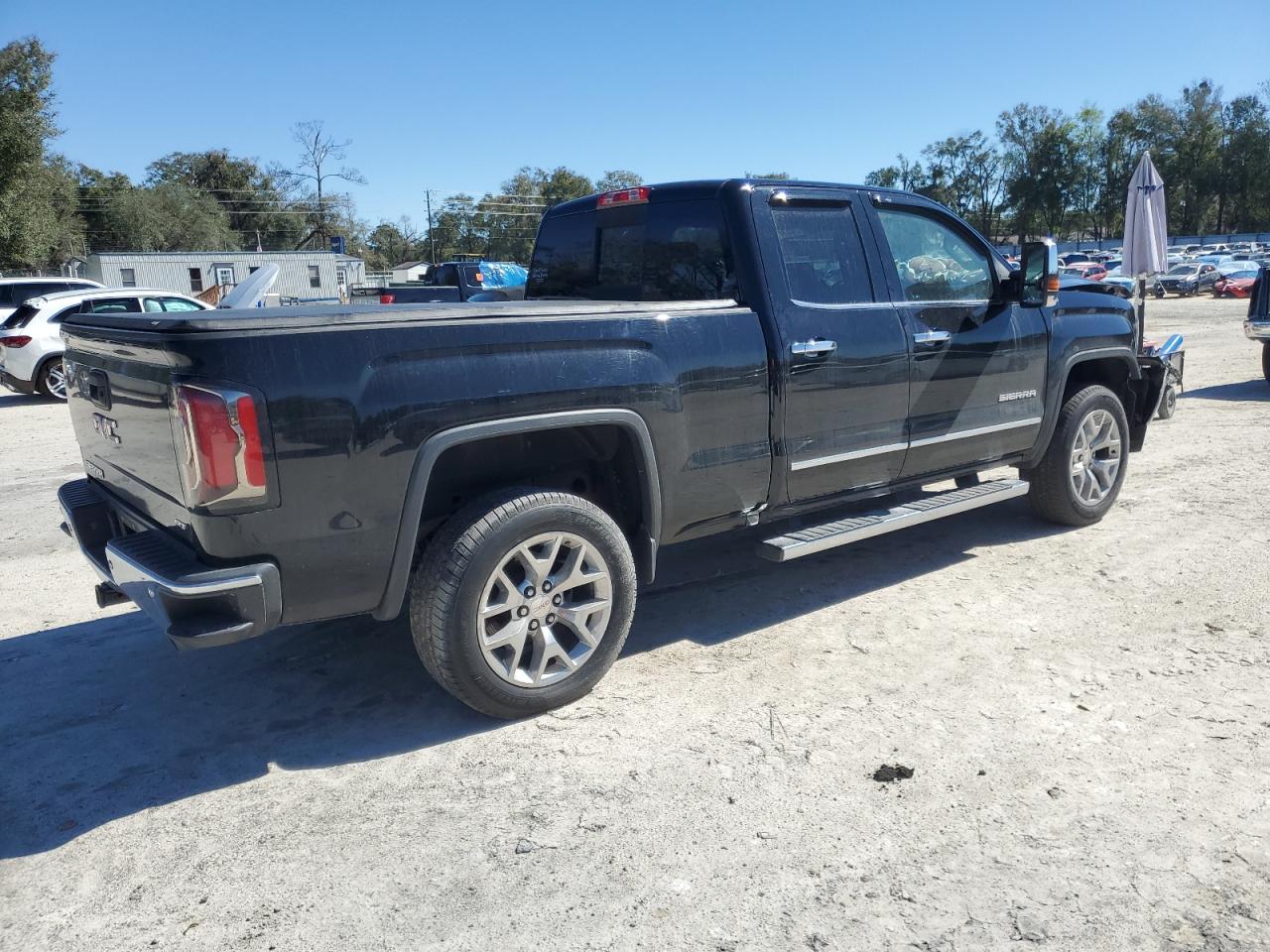 2017 GMC Sierra - Image 3