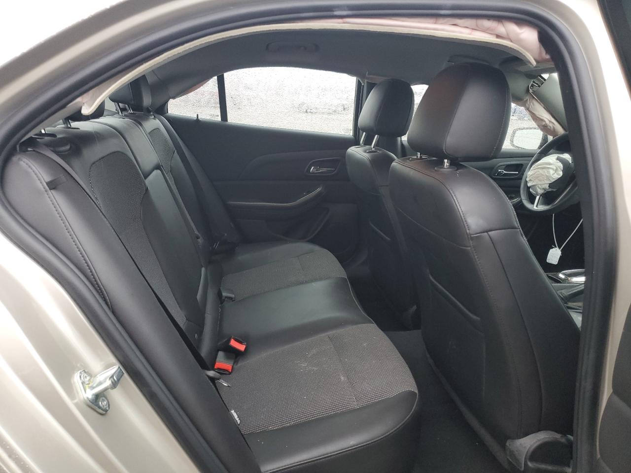2016 Chevrolet Malibu - Image 10