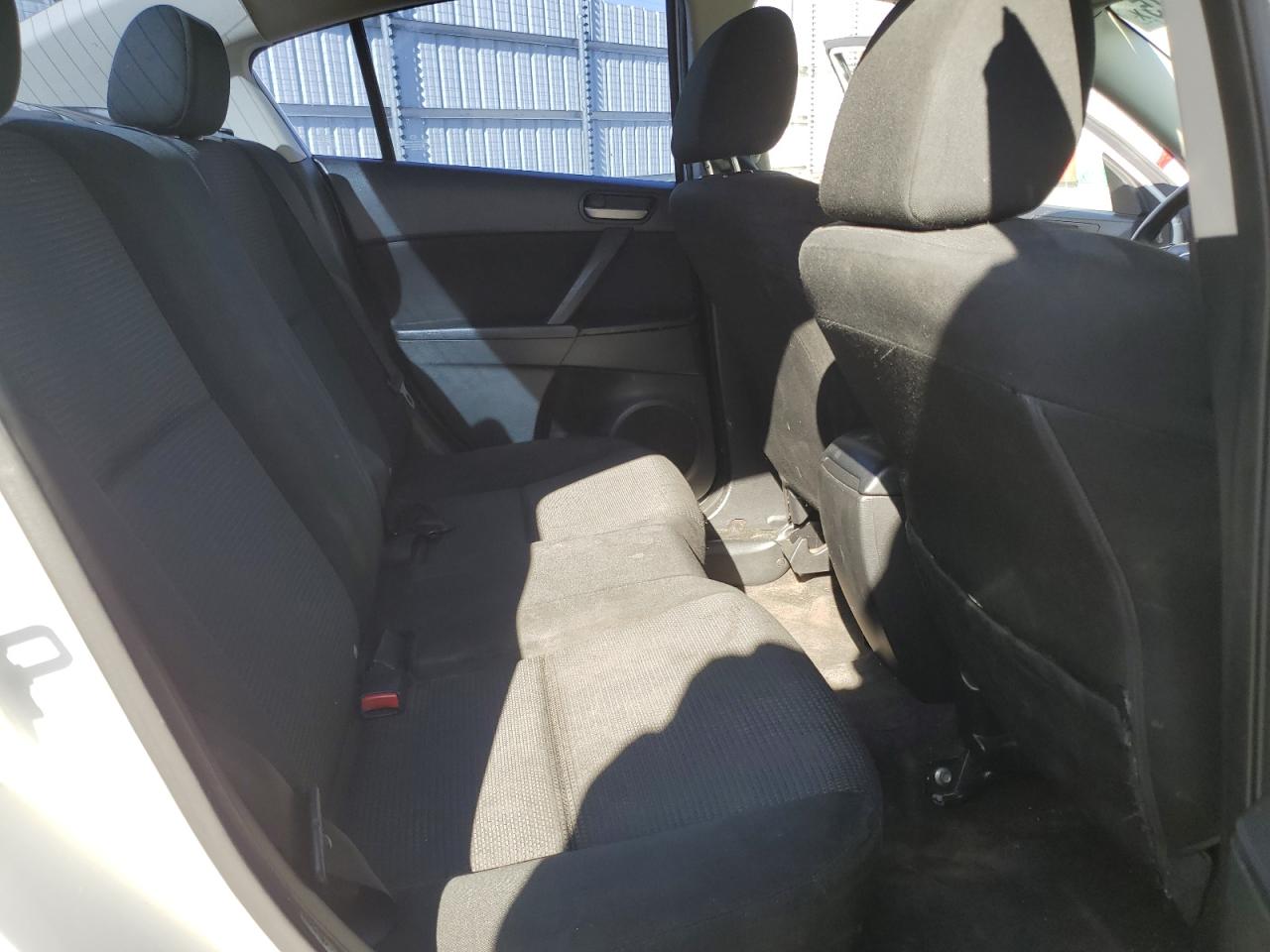 2013 Mazda 3 - Image 10