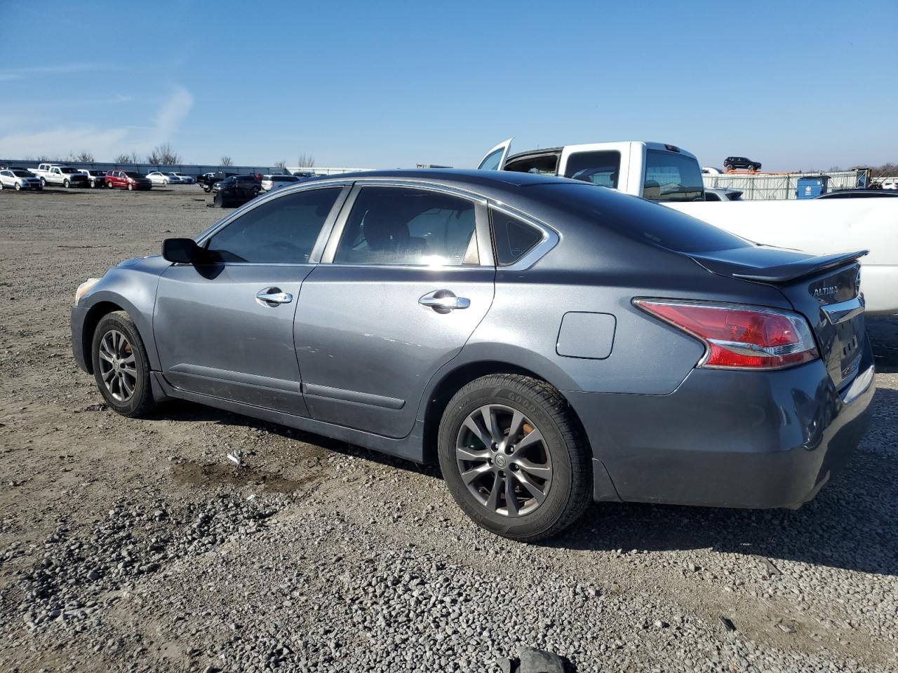 2015 Nissan Altima - Image 2