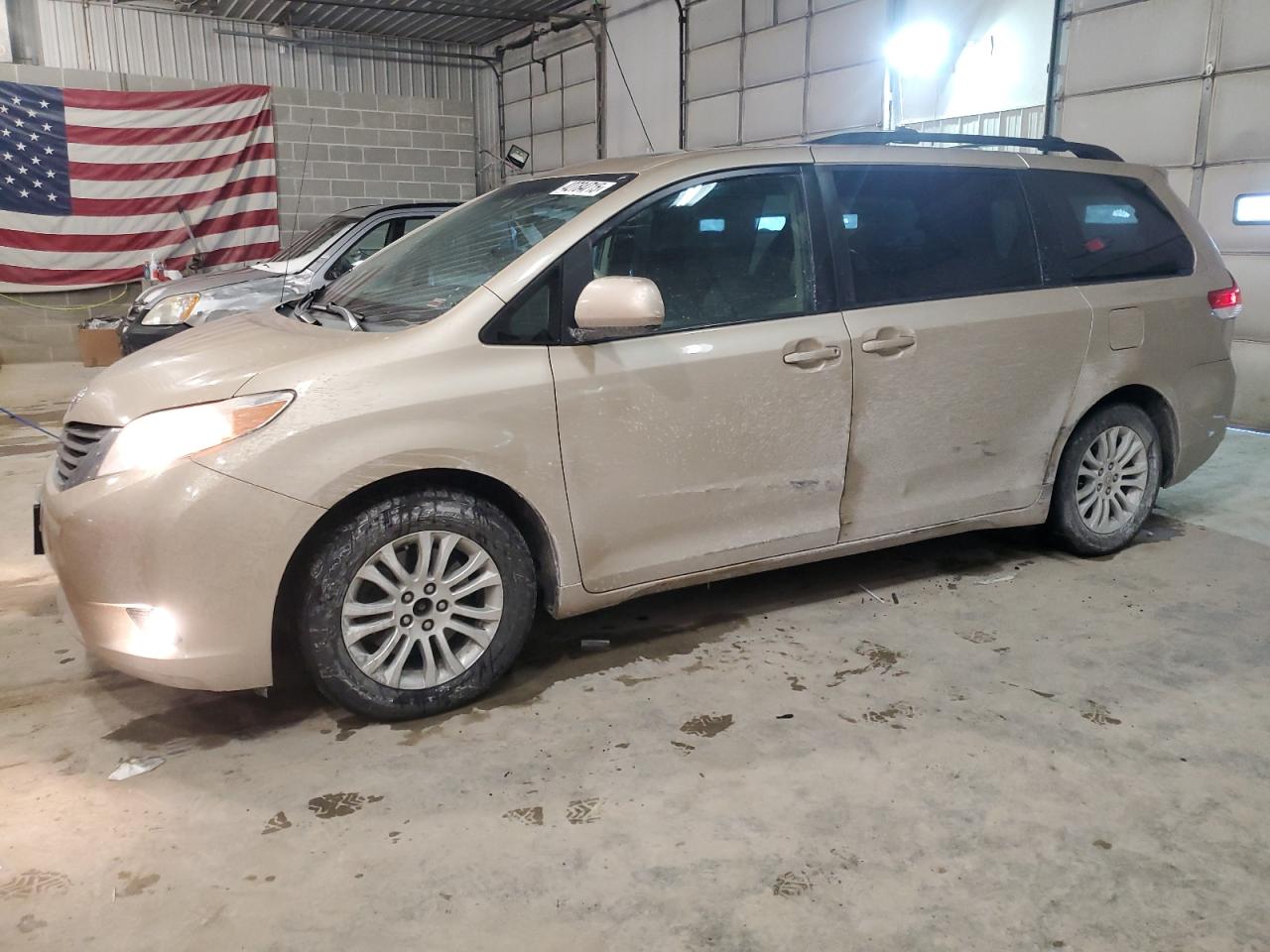 2012 Toyota Sienna - Image 1