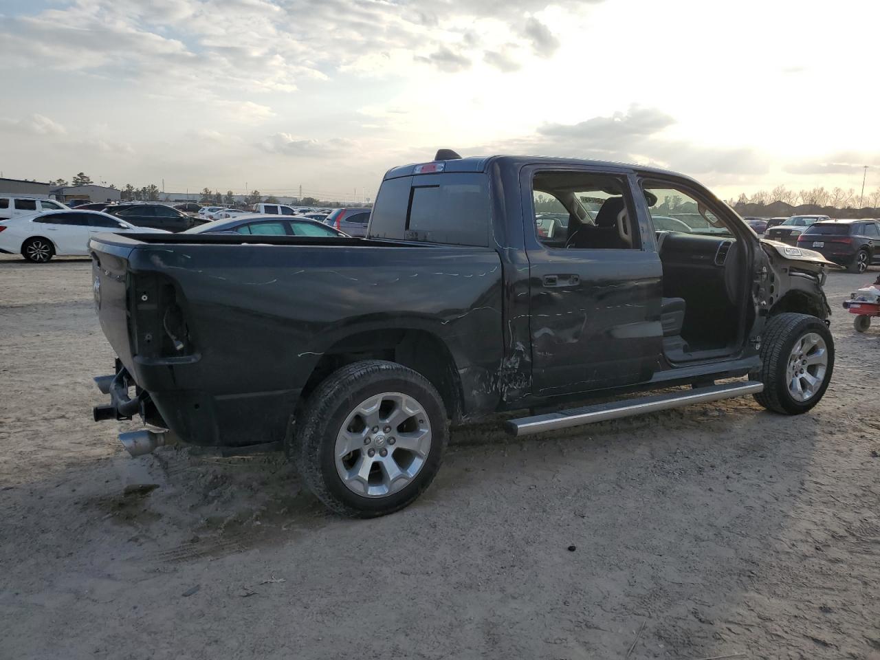 2019 RAM 1500 - Image 3