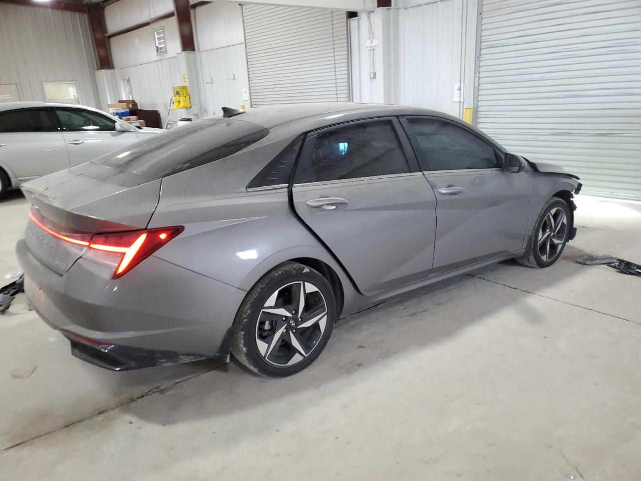 2023 Hyundai Elantra - Image 3