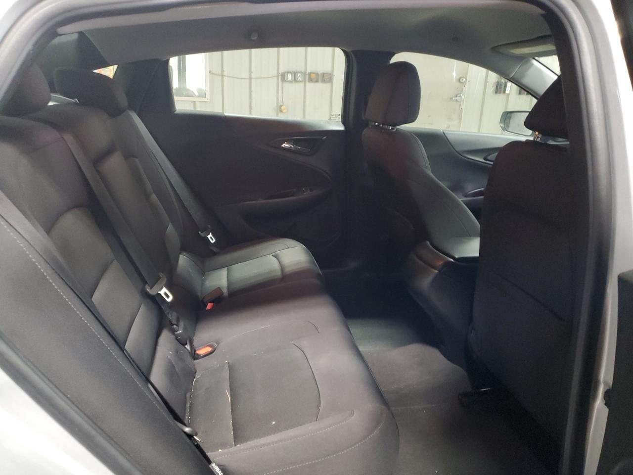 2017 Chevrolet Malibu - Image 10