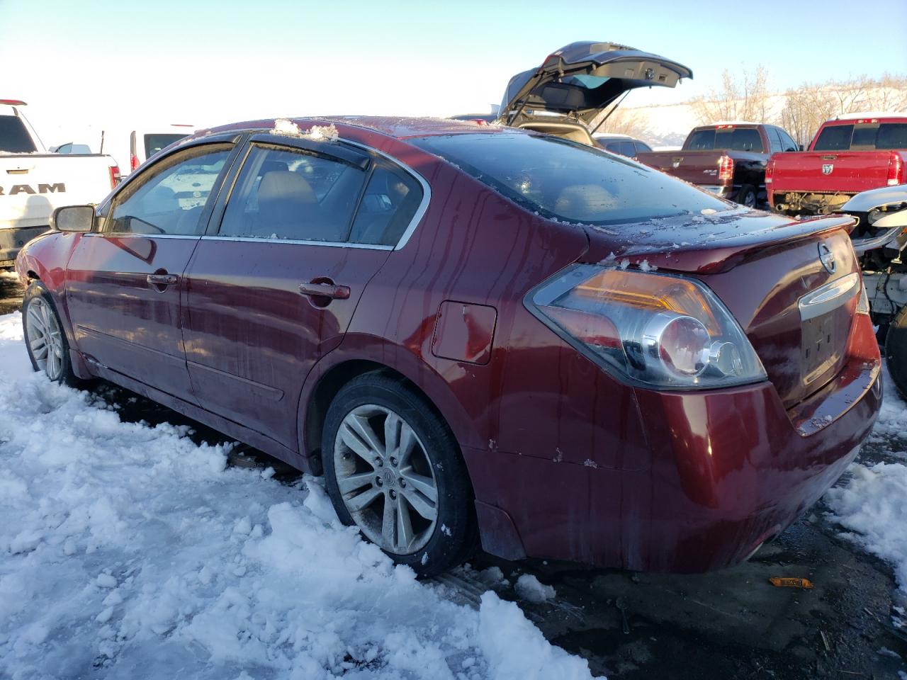 2010 Nissan Altima - Image 2