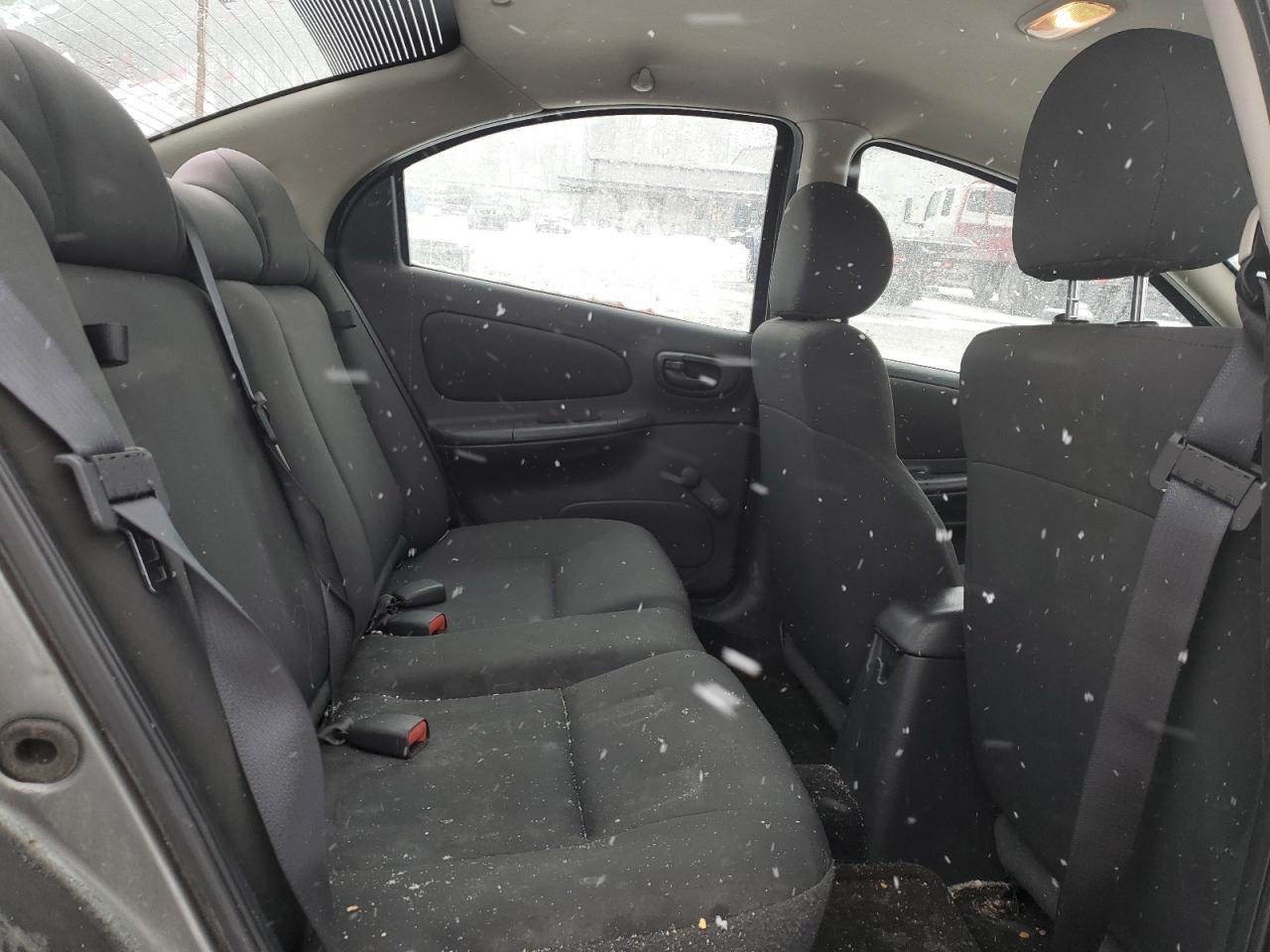 2005 Dodge Neon - Image 10