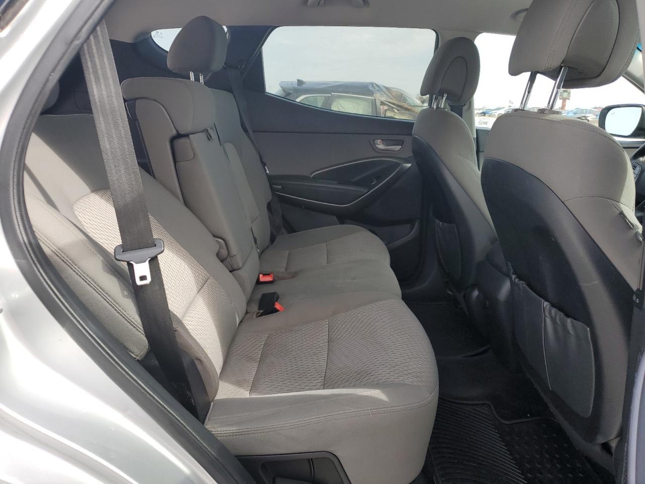 2017 Hyundai Santa Fe - Image 11
