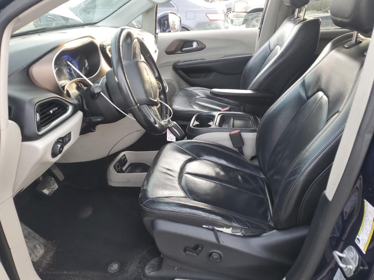 2017 Chrysler Pacifica - Image 7