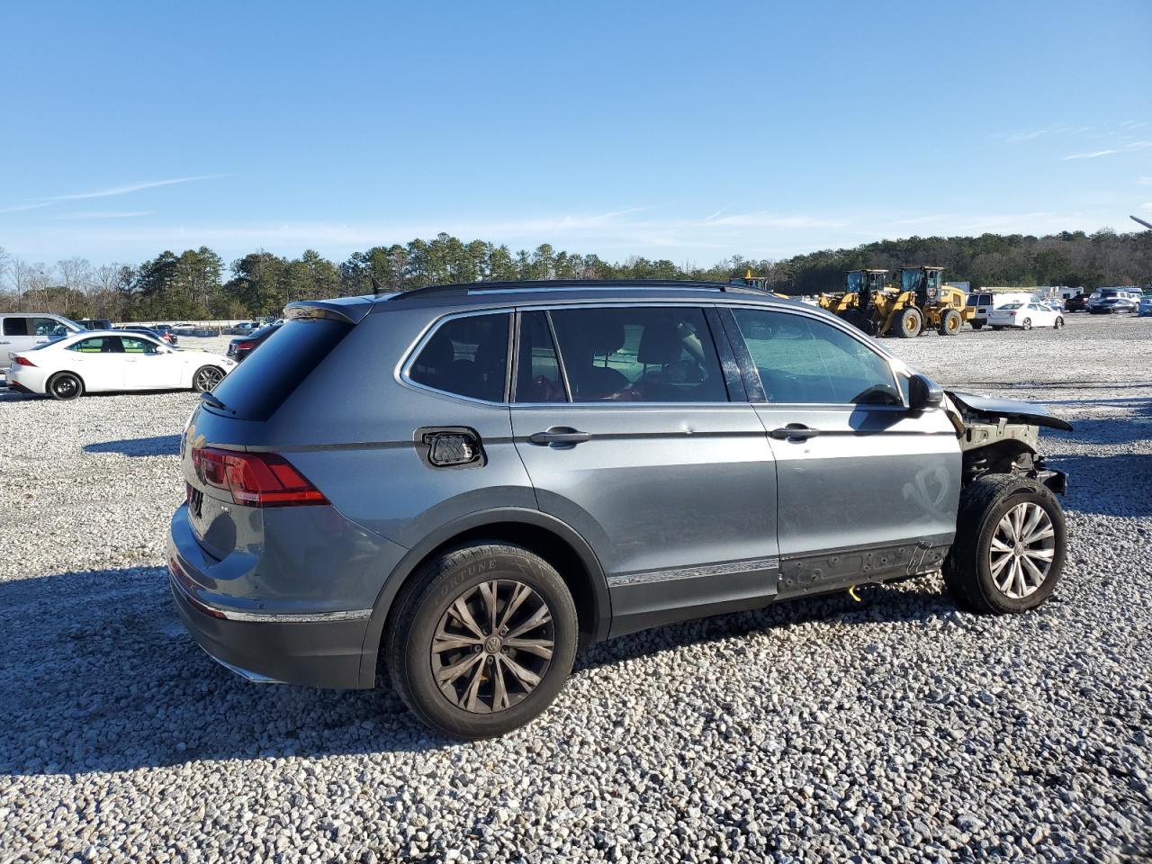 2018 Volkswagen Tiguan - Image 3