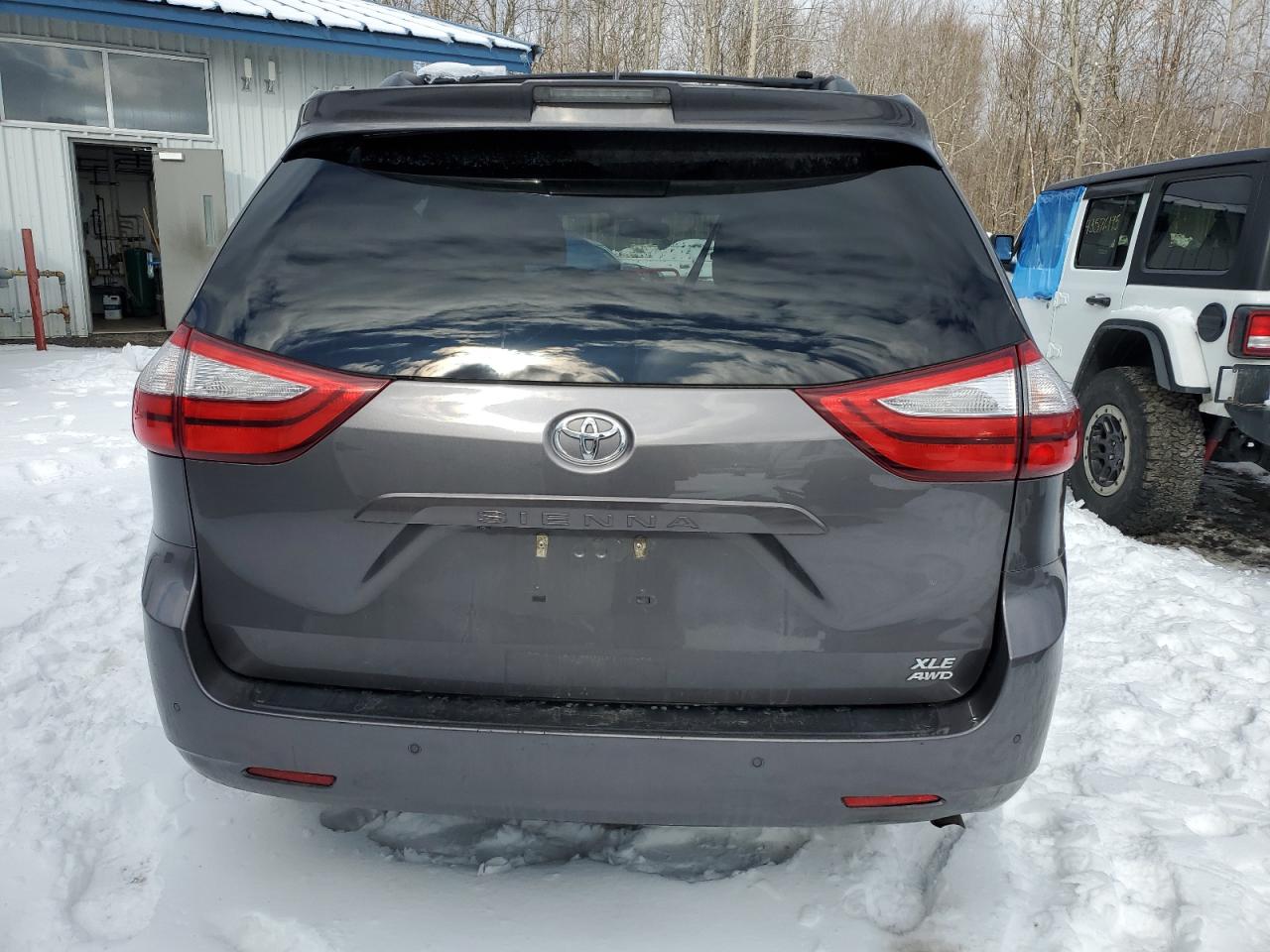 2019 Toyota Sienna - Image 6