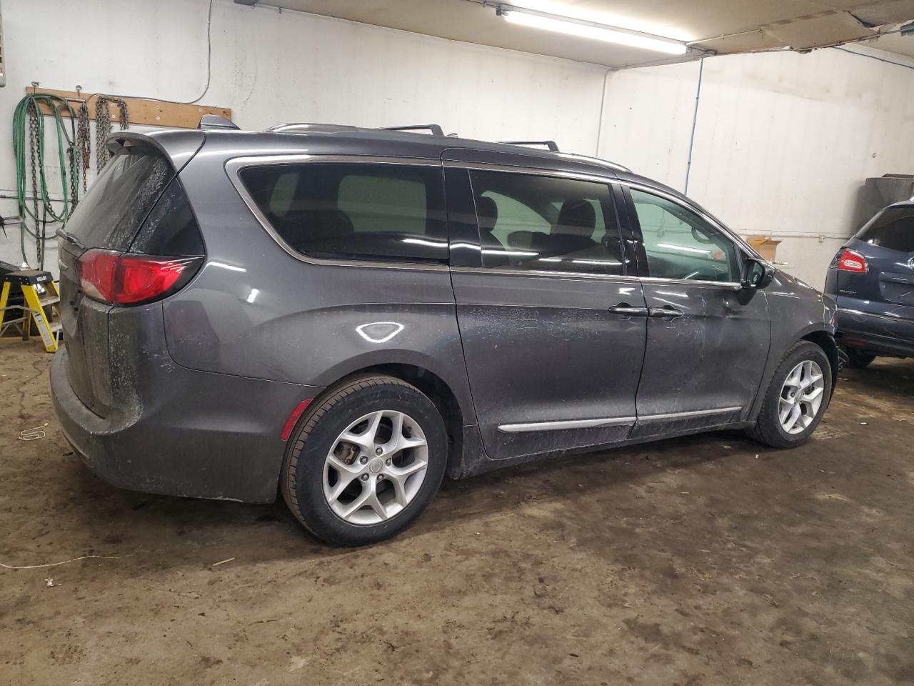 2018 Chrysler Pacifica - Image 3