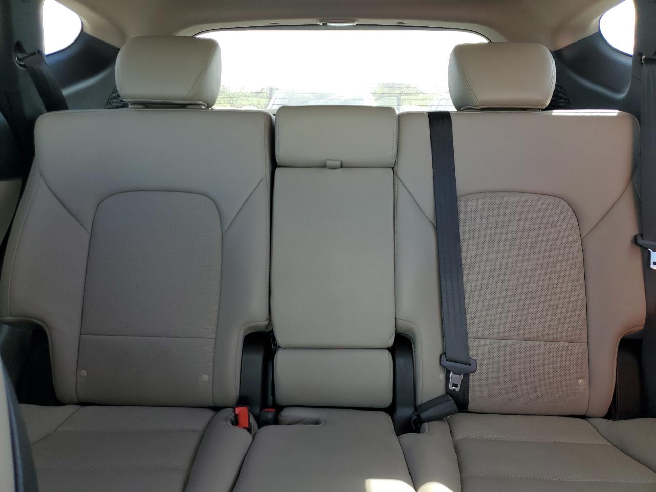 2018 Hyundai Santa Fe - Image 10