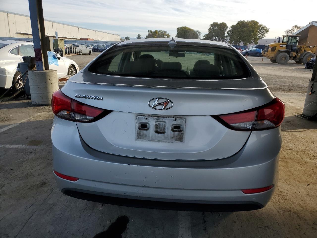 2016 Hyundai Elantra - Image 6
