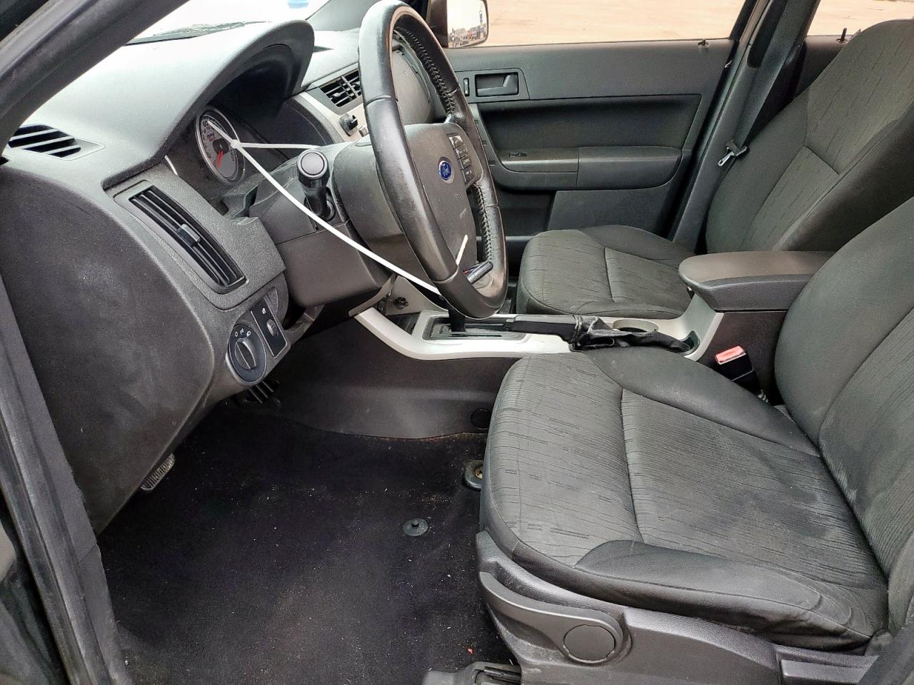 2010 Ford Focus - Image 7