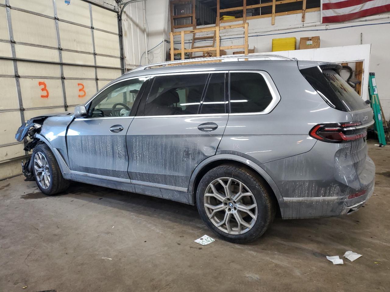 2023 BMW X7 - Image 2