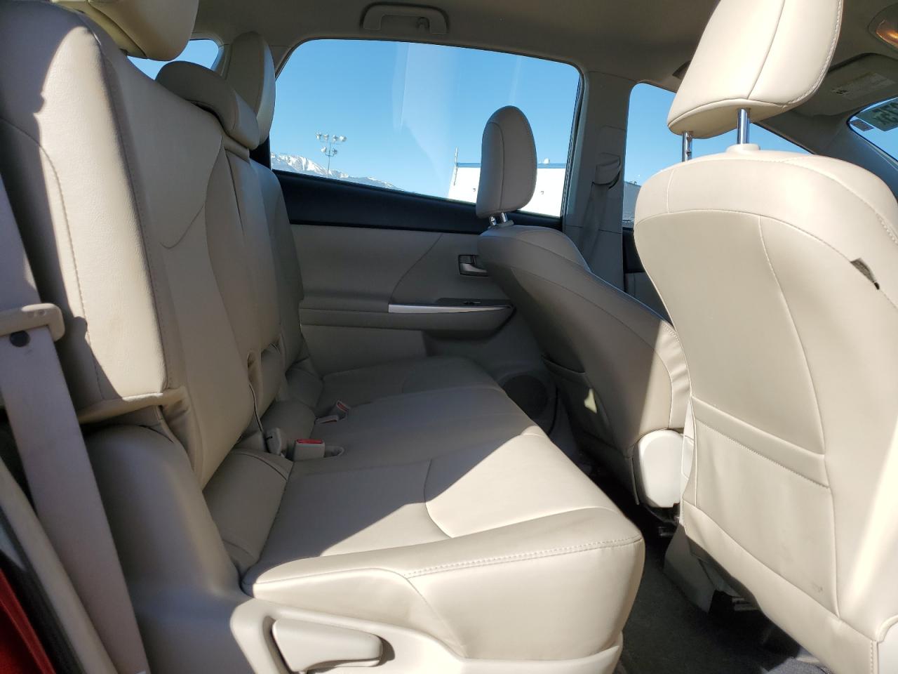 2013 Toyota Prius - Image 10