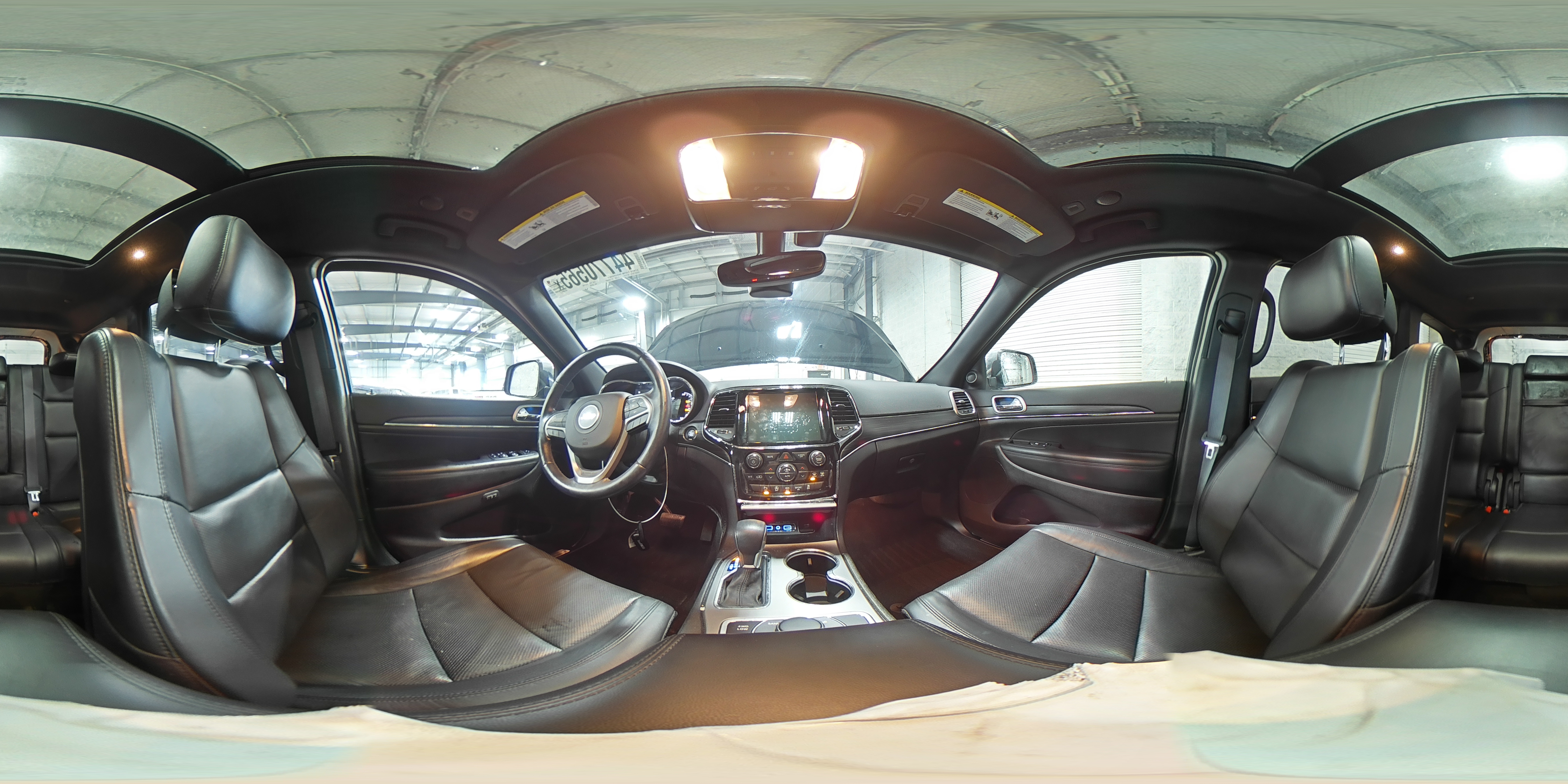 2020 Jeep Grand Cherokee - Image 16