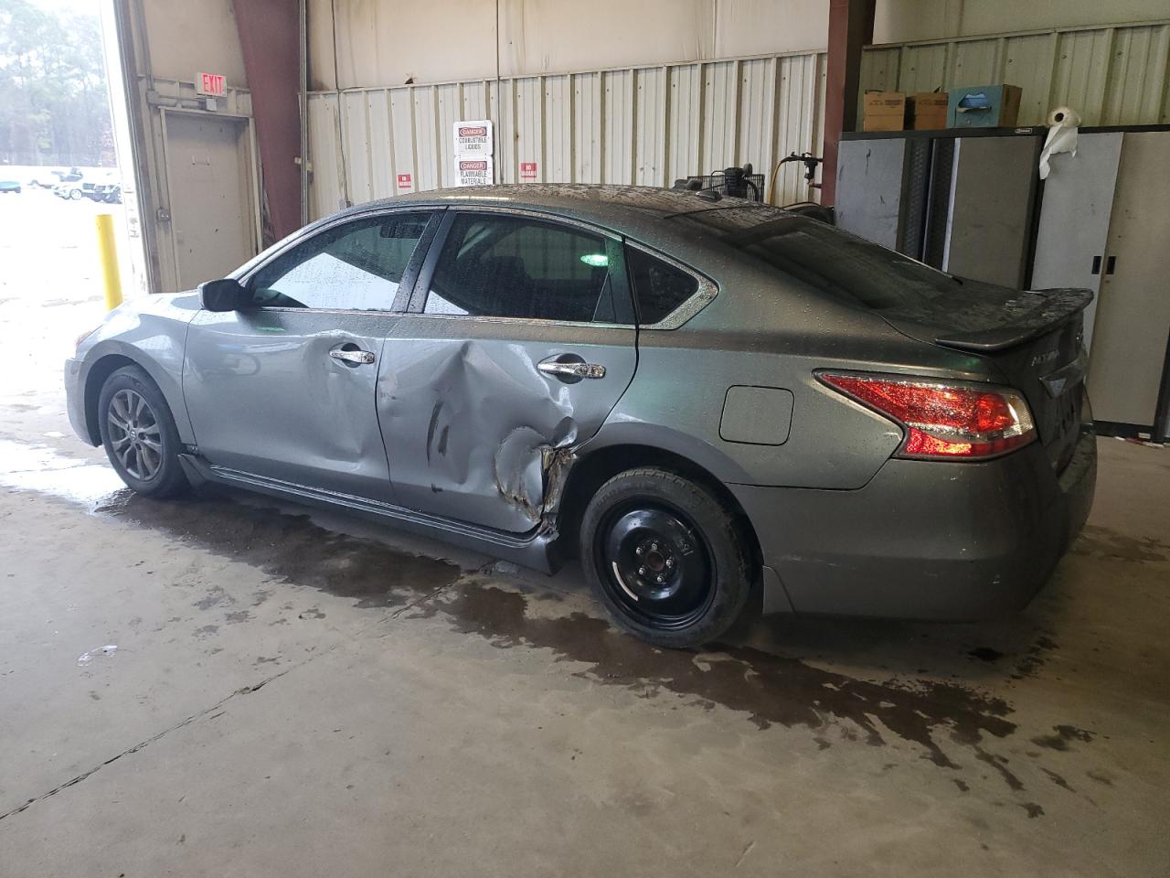 2015 Nissan Altima - Image 2