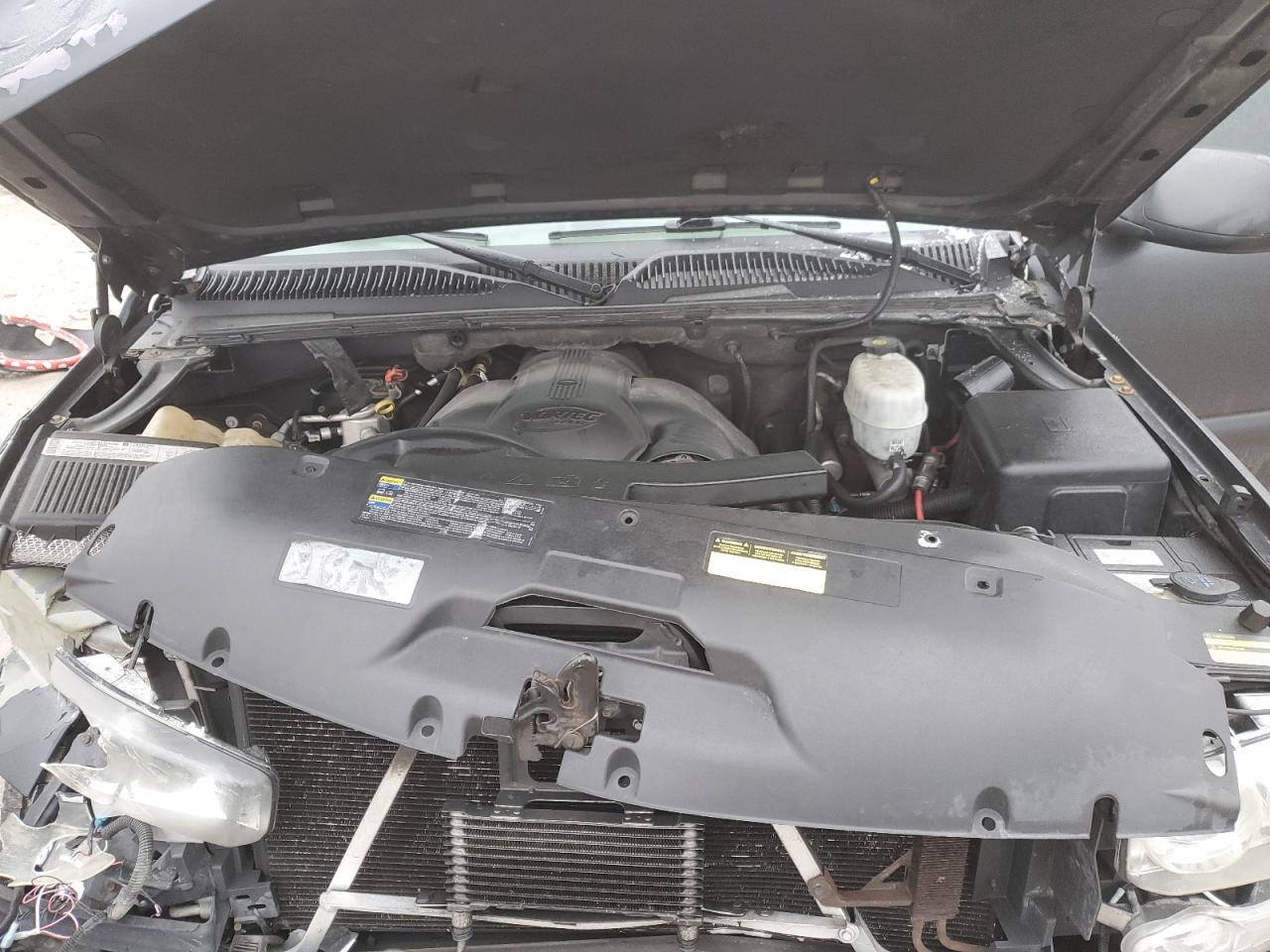 2004 GMC Yukon - Image 12