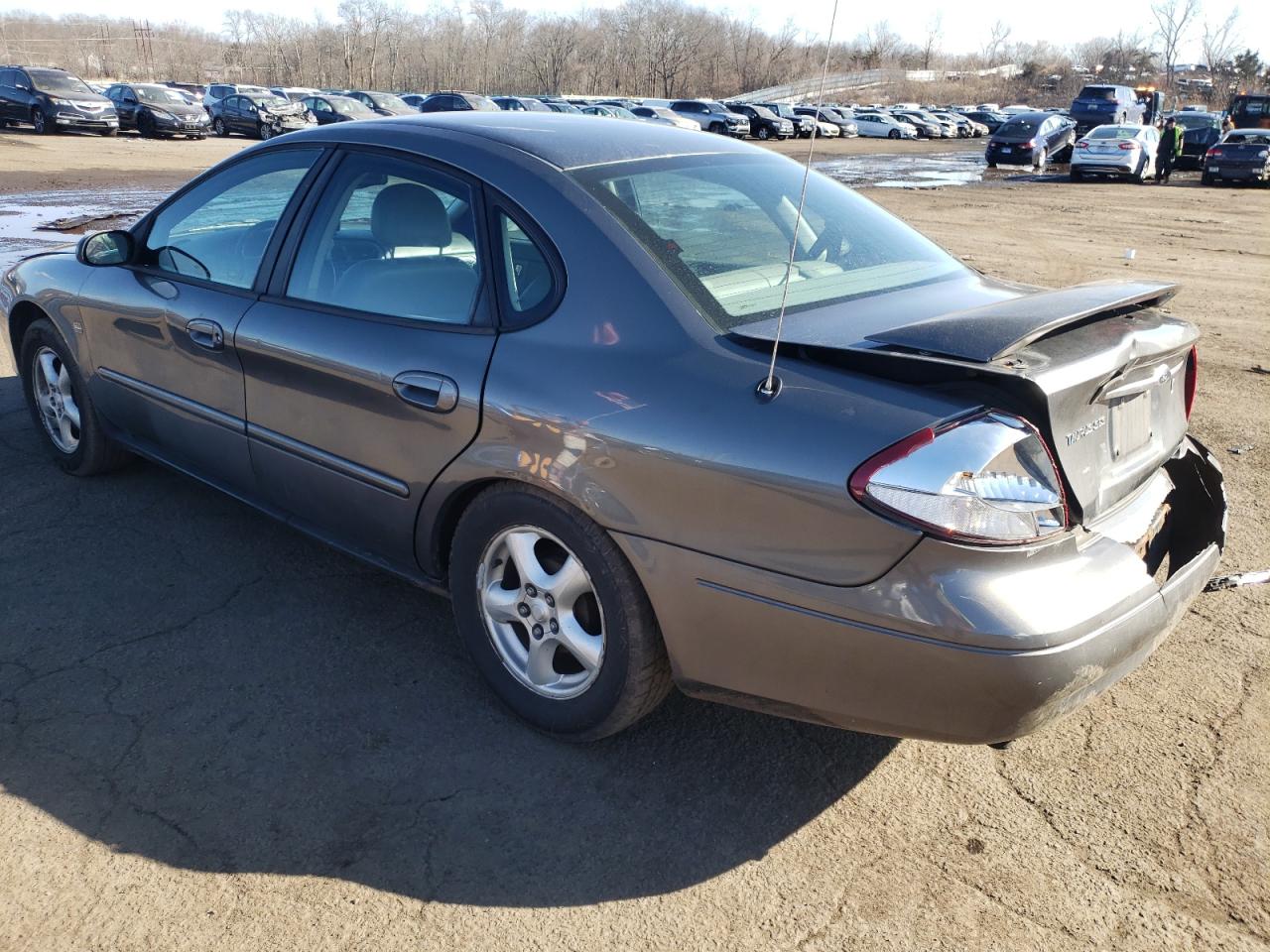 2002 Ford Taurus - Image 2