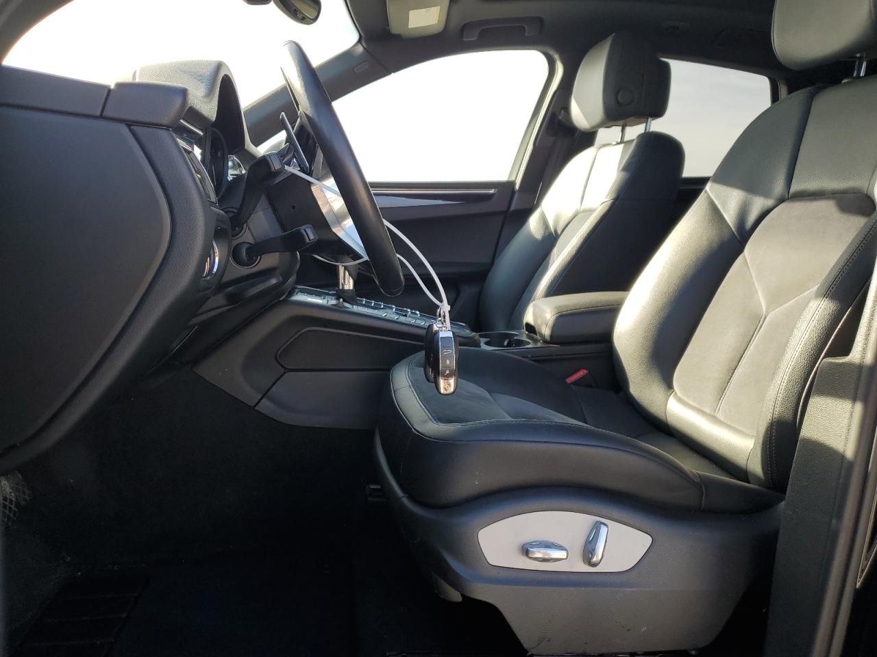 2016 Porsche Macan - Image 7