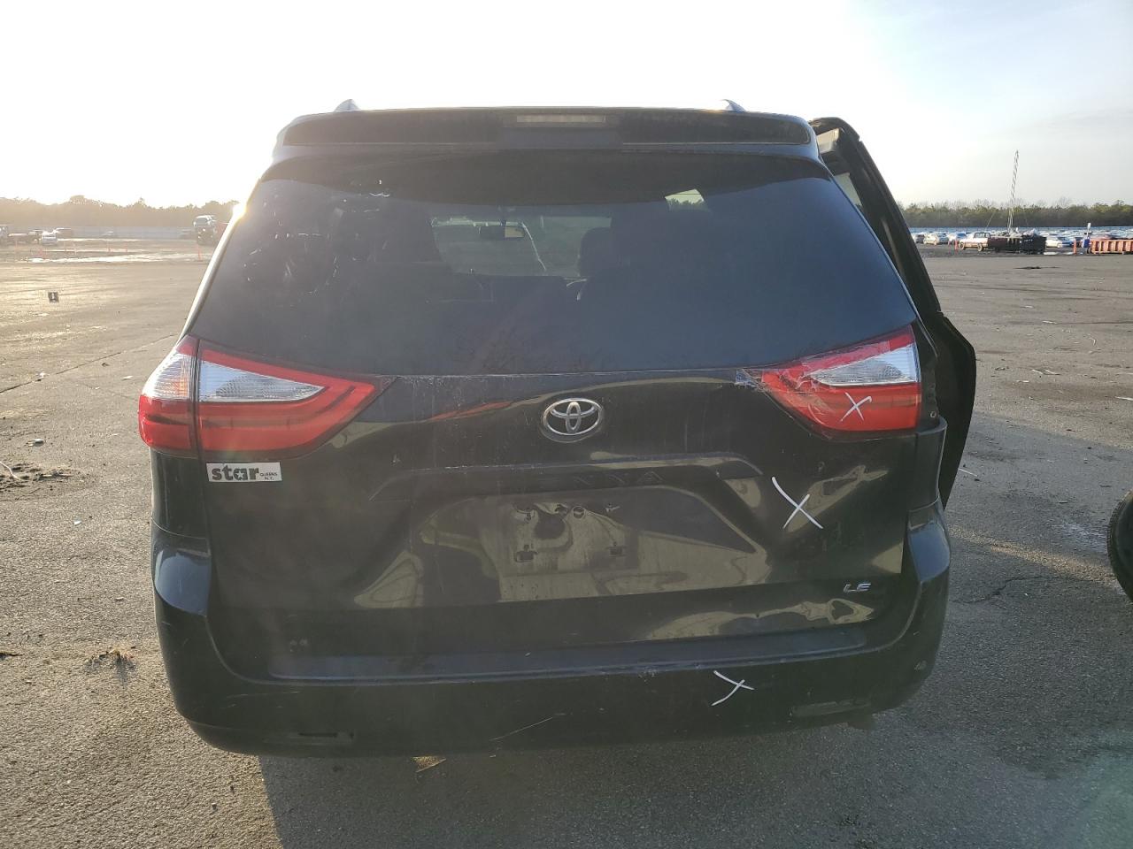 2016 Toyota Sienna - Image 6