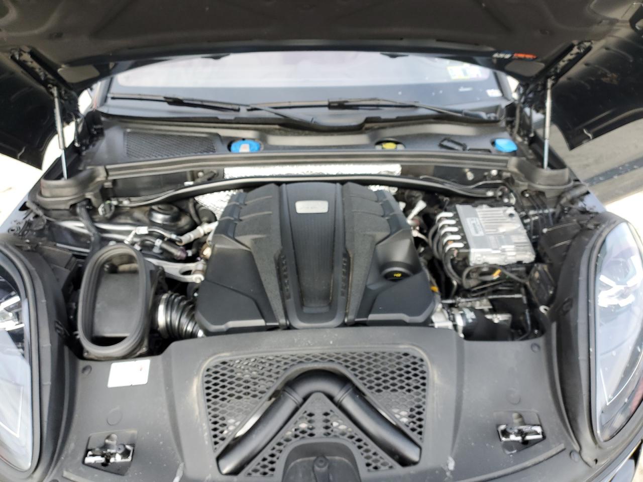 2024 Porsche Macan - Image 12