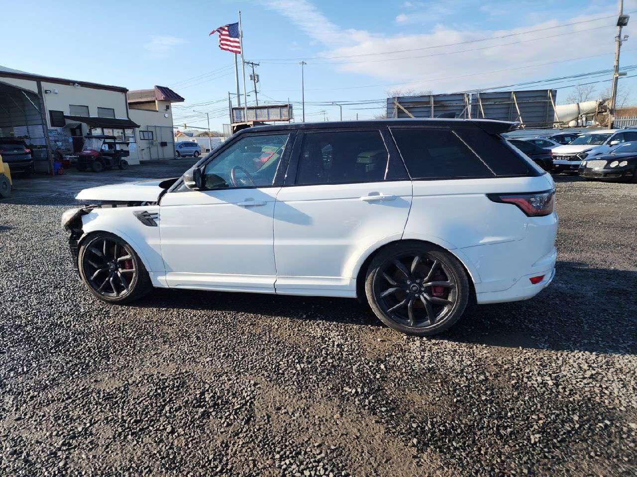 2022 Land Rover Range Rover Sport Svr VIN: SALWZ2RE8NA799997 Lot: 44576385