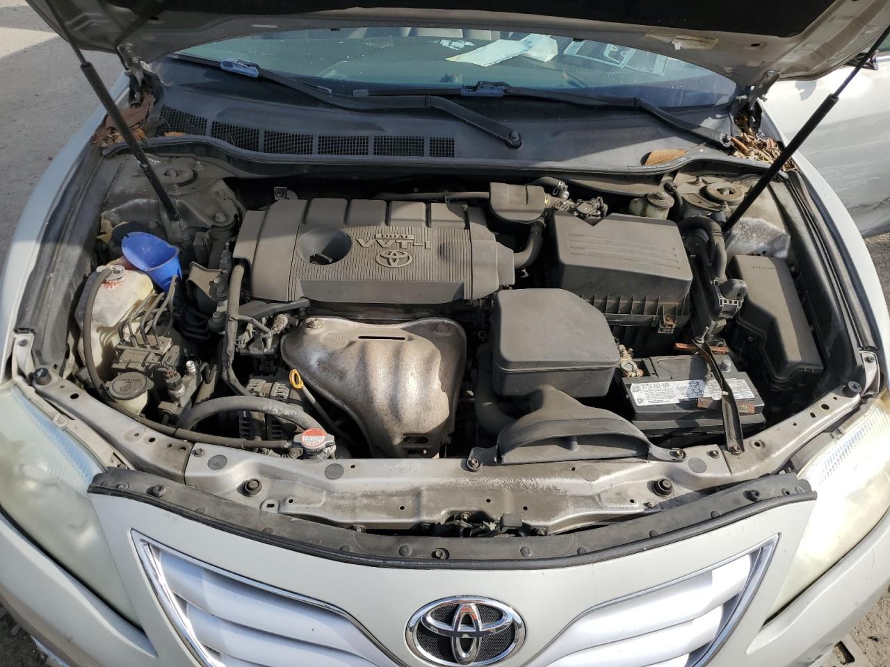 2010 Toyota Camry - Image 12