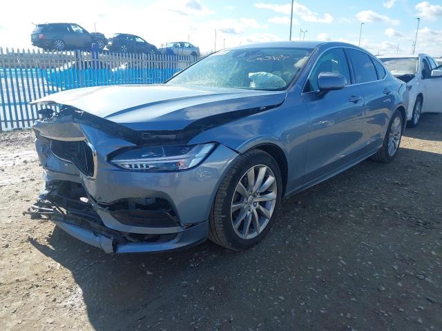 VOLVO S90 MOMENT 2020