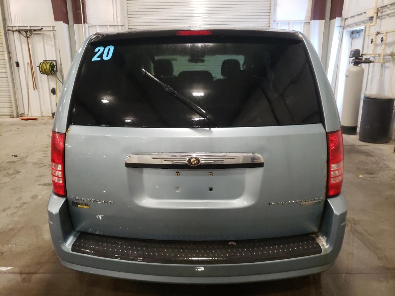 2010 Chrysler Town & Country - Image 6