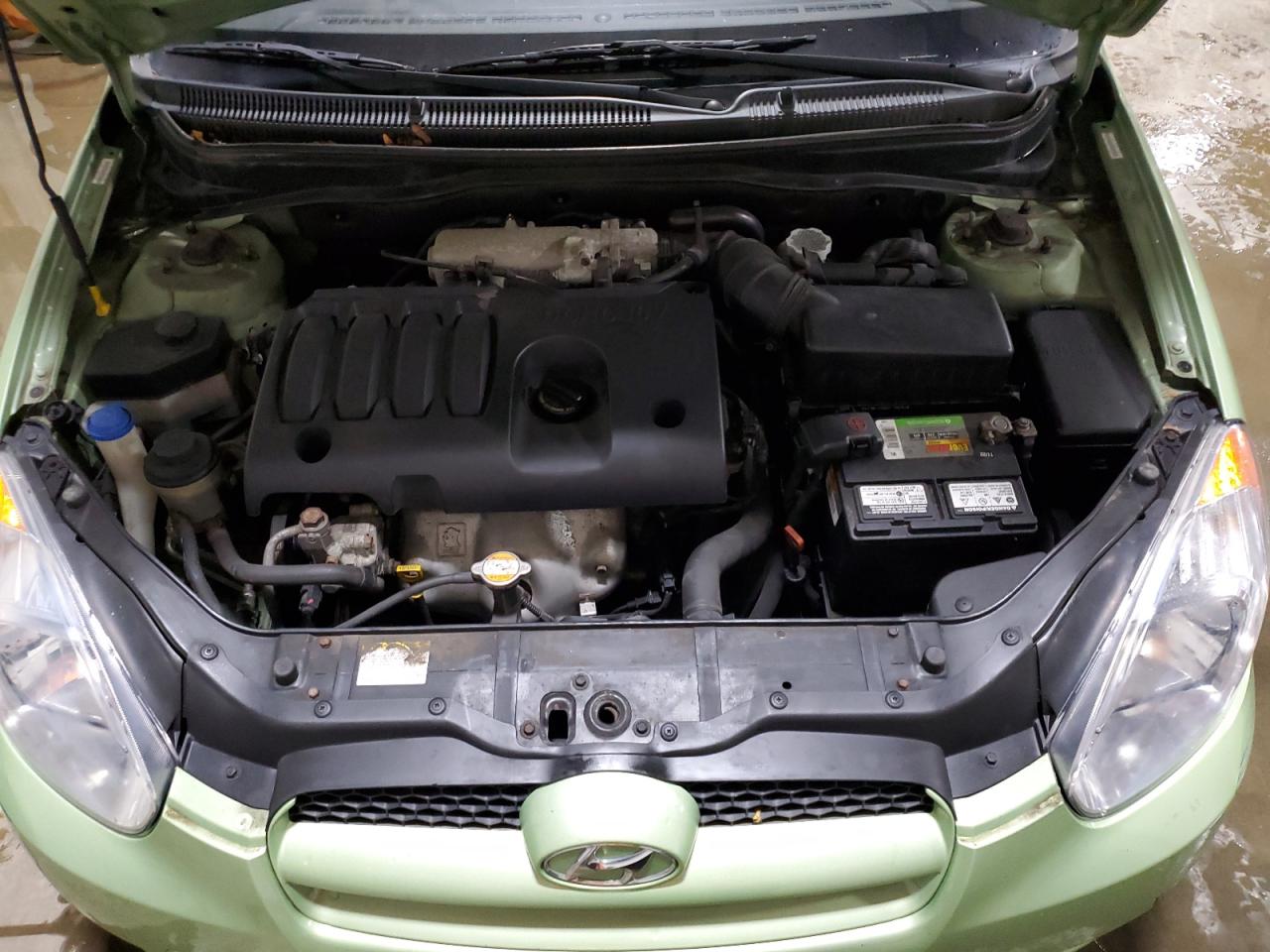 2010 Hyundai Accent - Image 11