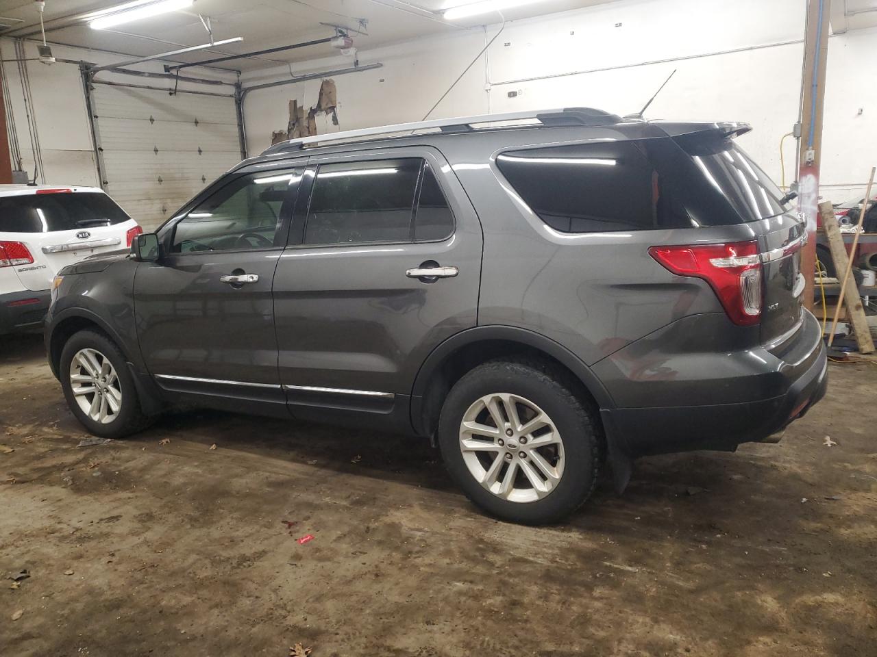 2015 Ford Explorer - Image 2