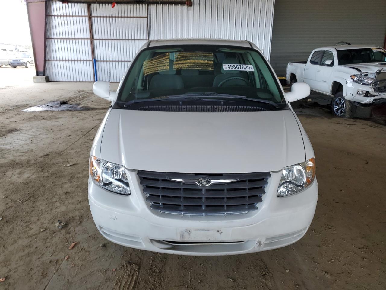 2006 Chrysler Town & Country - Image 5