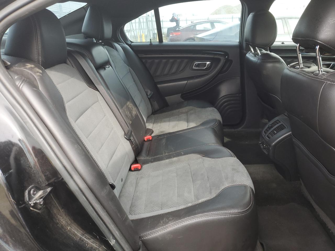 2014 Ford Taurus - Image 10