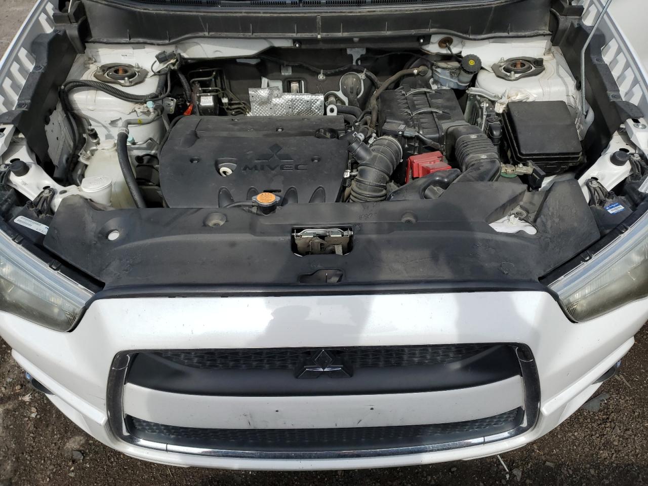2012 Mitsubishi Outlander - Image 12
