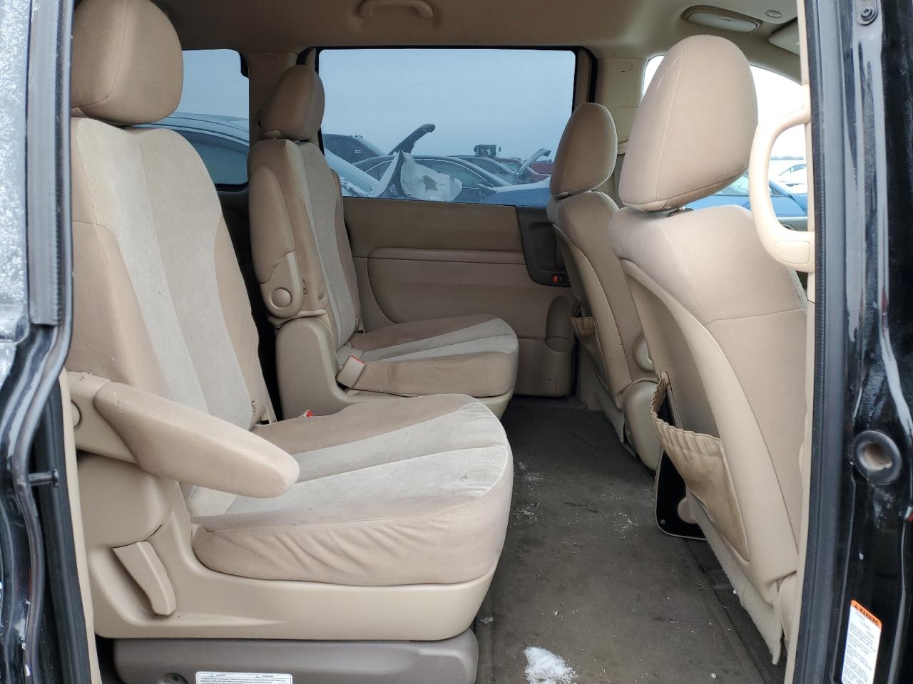 2012 Kia Sedona - Image 11