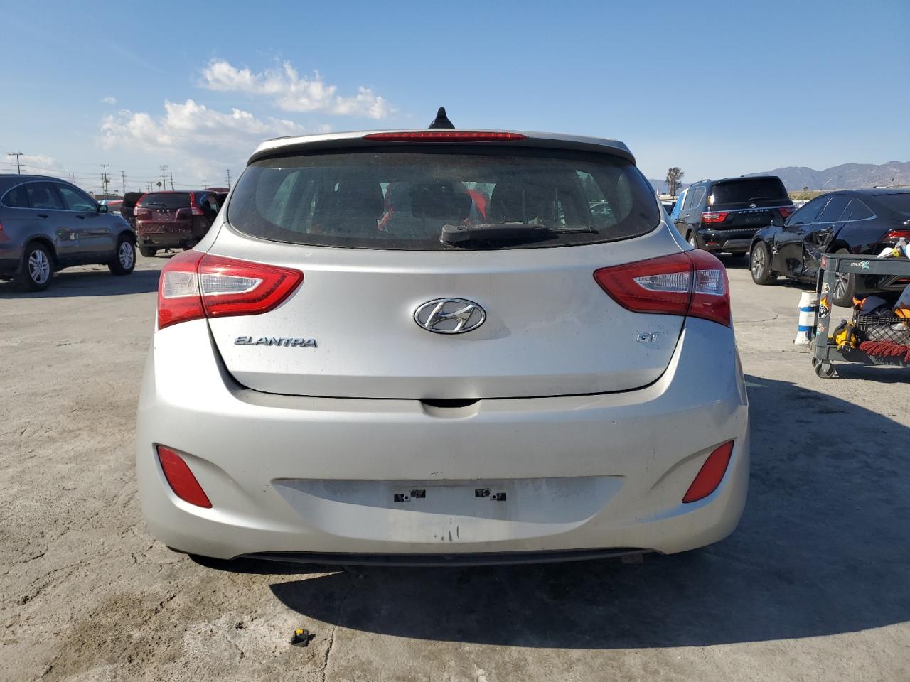 2014 Hyundai Elantra - Image 6