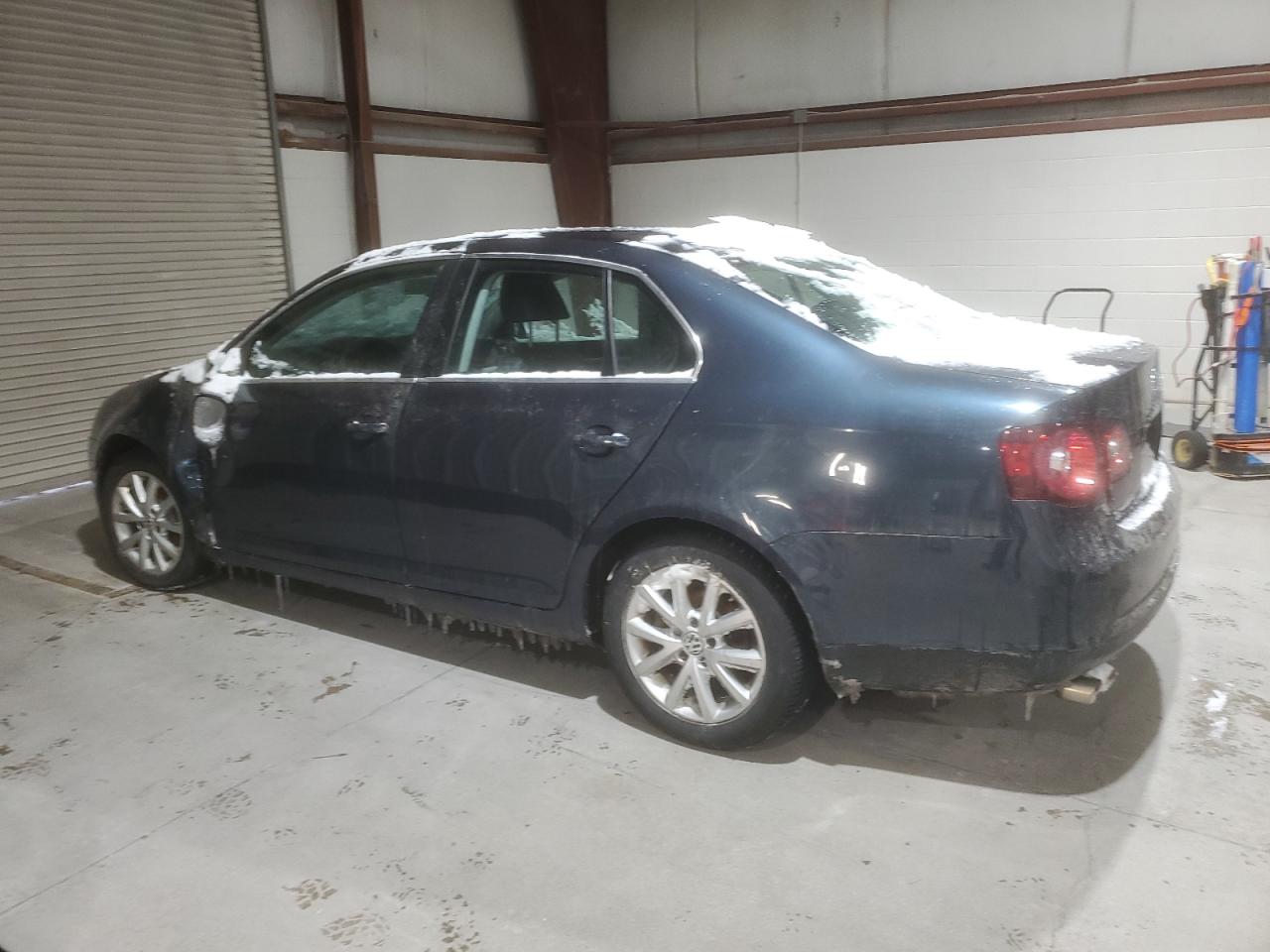 2009 Volkswagen Jetta - Image 2