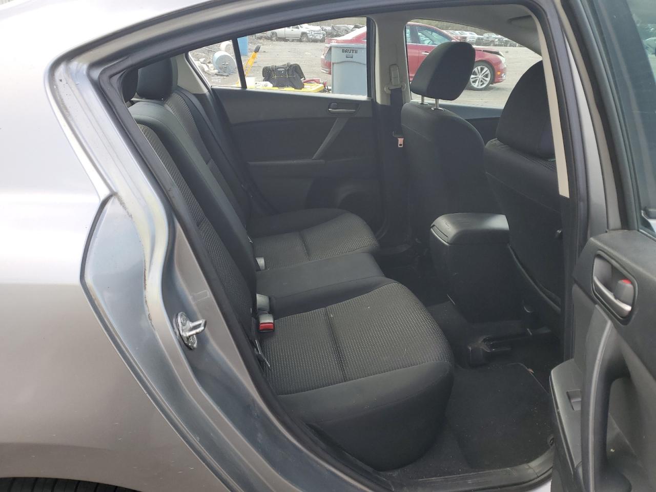 2013 Mazda 3 - Image 10