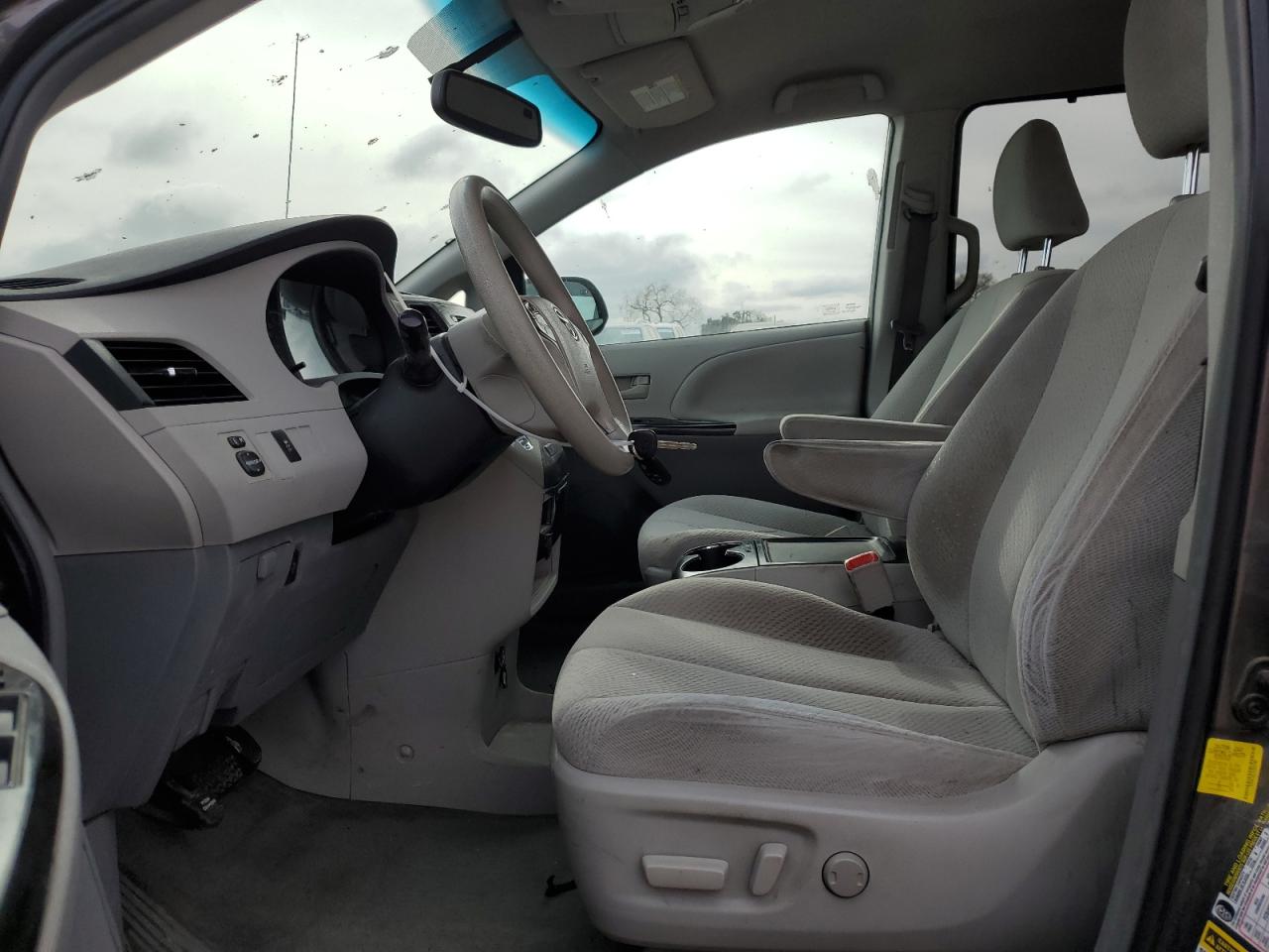 2012 Toyota Sienna - Image 7