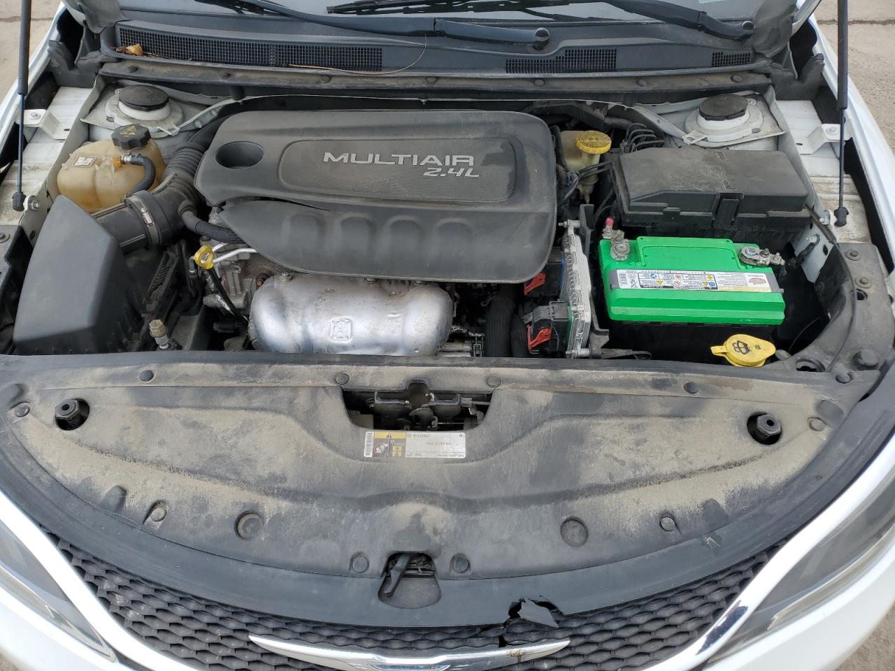 2016 Chrysler 200 - Image 11