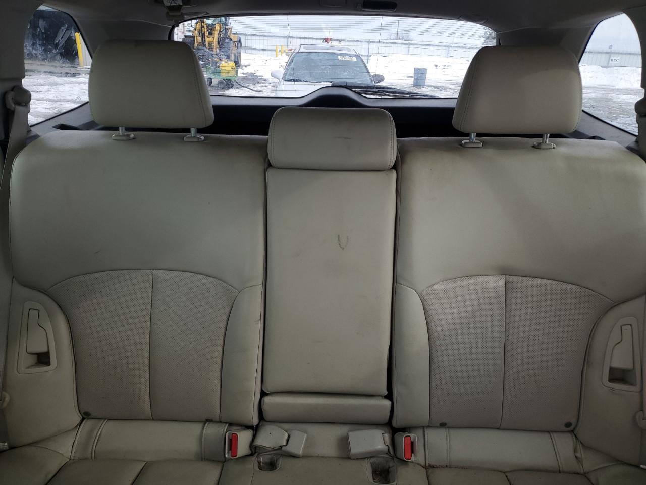2014 Subaru Outback - Image 10