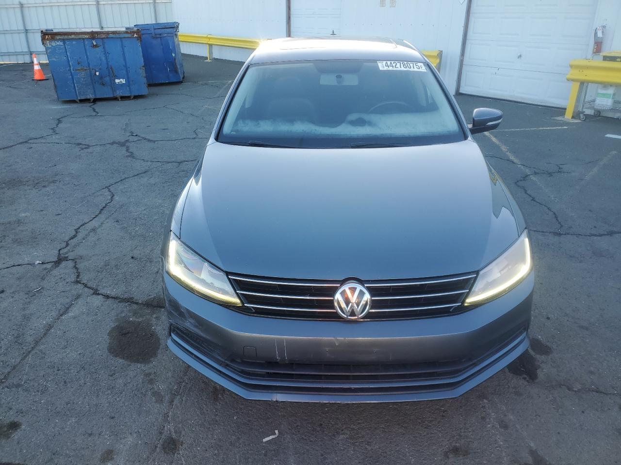 2017 Volkswagen Jetta - Image 5
