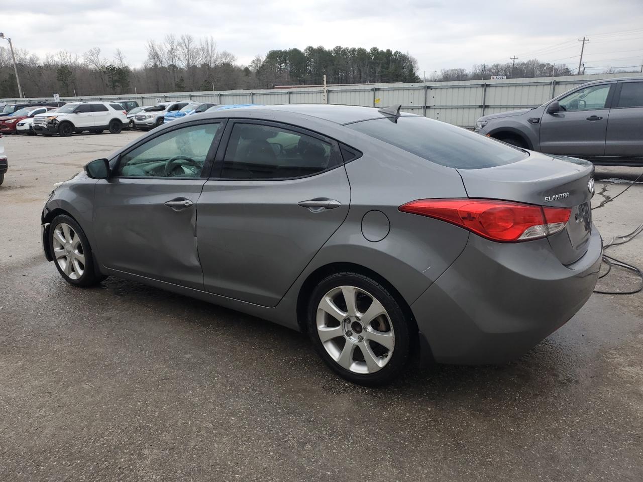 2013 Hyundai Elantra - Image 2