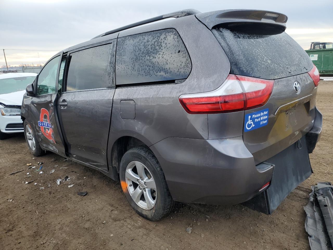 2015 Toyota Sienna - Image 2