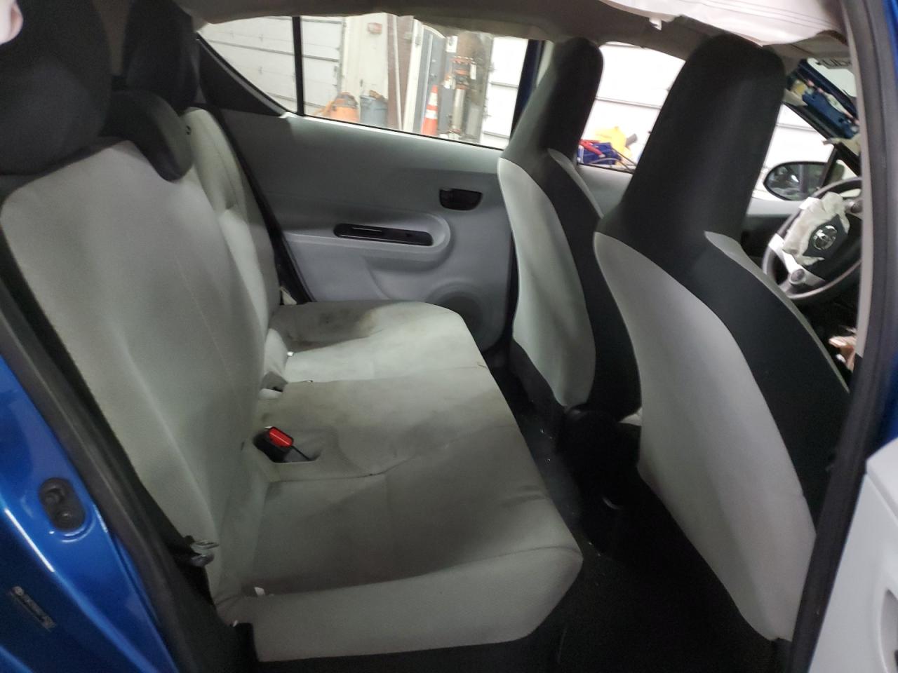 2013 Toyota Prius - Image 10