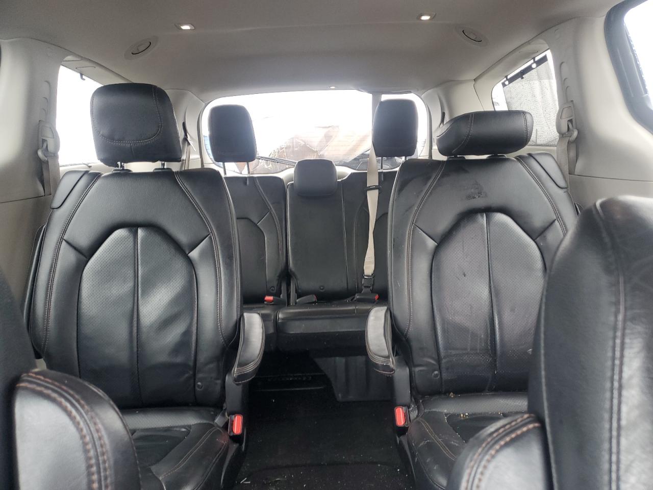 2019 Chrysler Pacifica - Image 10