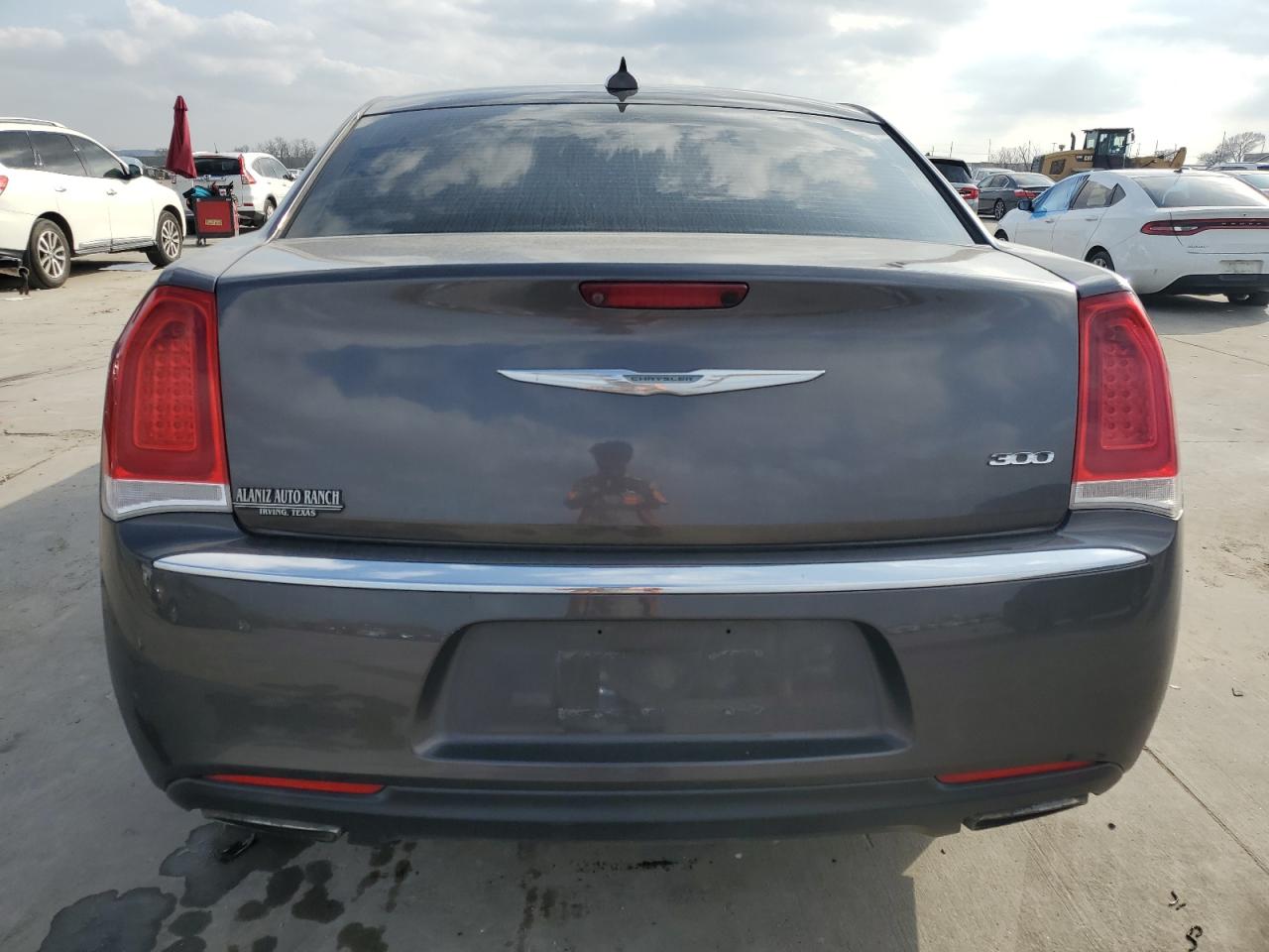 2017 Chrysler 300 - Image 6